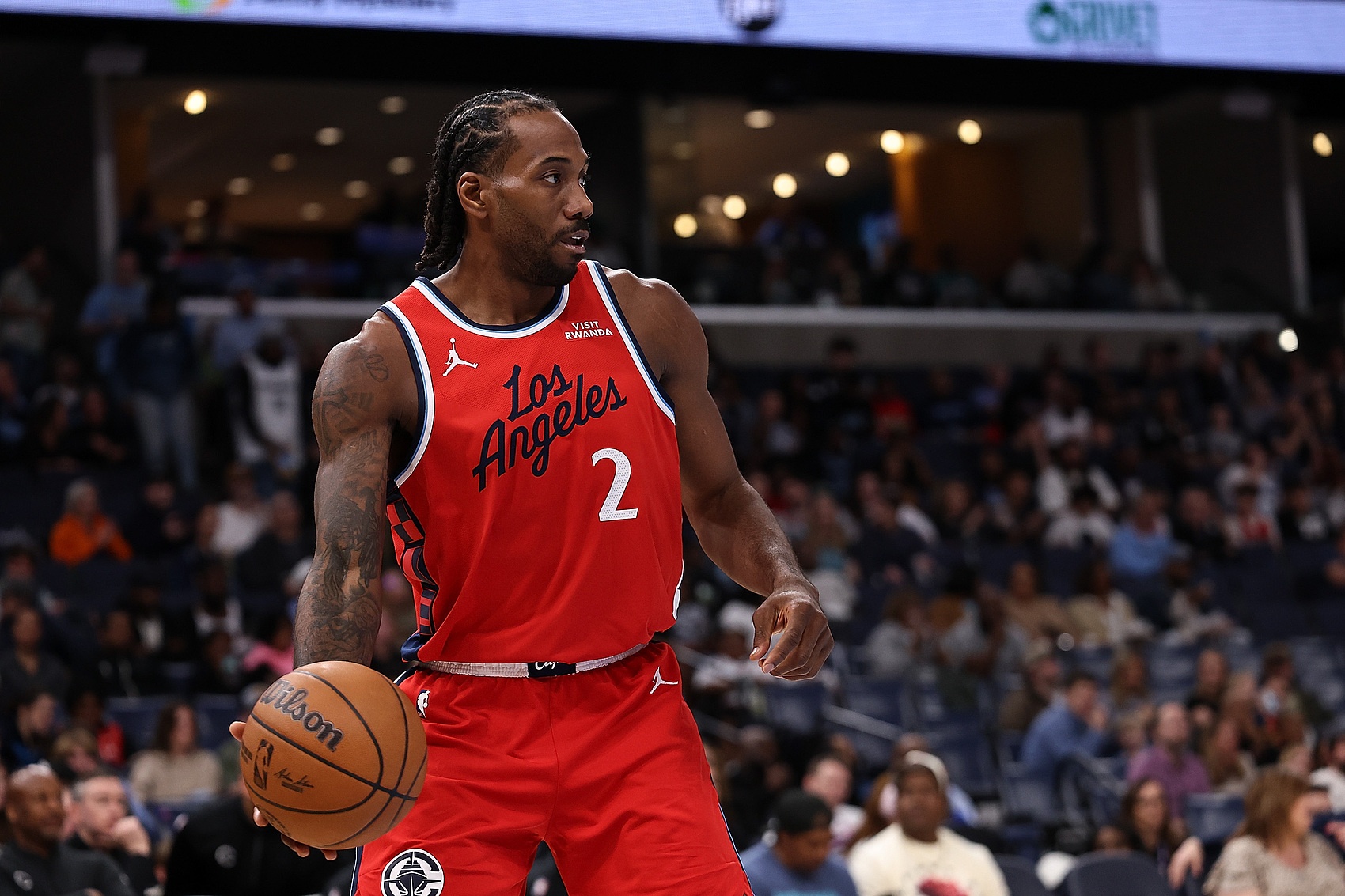 延续20+仅差3分！伦纳德半场11中7拿下17分4板 首节独得13分